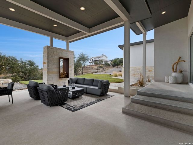 24108 Tres Arroyos, San Antonio, TX 78255