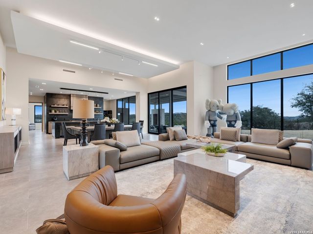 24108 Tres Arroyos, San Antonio, TX 78255