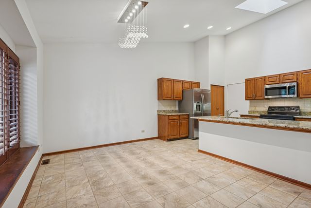 1015 Braemoor Drive 1015B, Downers Grove, IL 60515