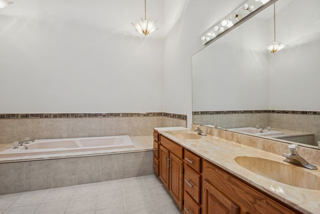 1015 Braemoor Drive 1015B, Downers Grove, IL 60515