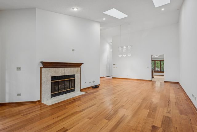 1015 Braemoor Drive 1015B, Downers Grove, IL 60515