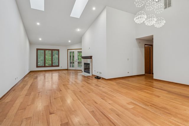 1015 Braemoor Drive 1015B, Downers Grove, IL 60515