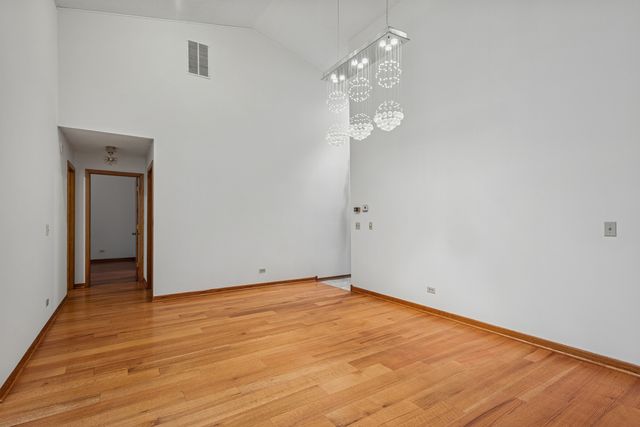 1015 Braemoor Drive 1015B, Downers Grove, IL 60515