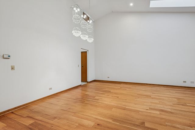 1015 Braemoor Drive 1015B, Downers Grove, IL 60515