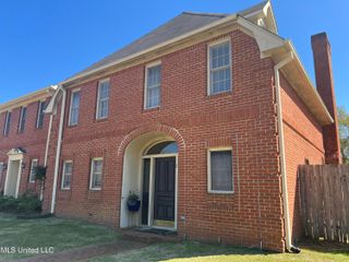 1 Village Green Circle, Jackson, MS 39211