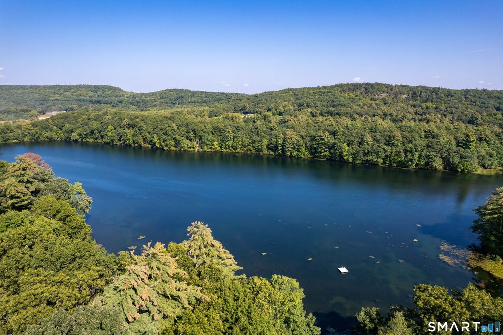 20 West Lakeview Drive, Granby, CT 06035