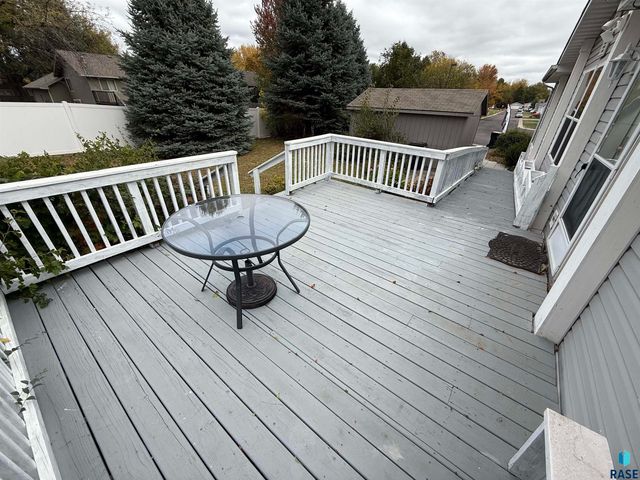 135 E Orleans Pl Place, Sioux Falls, SD 57110