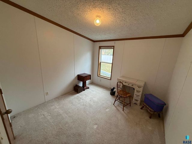 135 E Orleans Pl Place, Sioux Falls, SD 57110