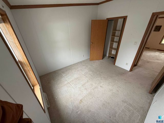 135 E Orleans Pl Place, Sioux Falls, SD 57110