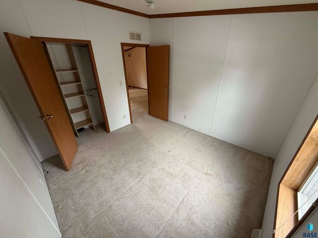 135 E Orleans Pl Place, Sioux Falls, SD 57110