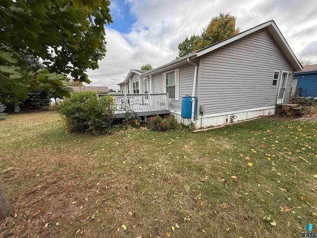 135 E Orleans Pl Place, Sioux Falls, SD 57110