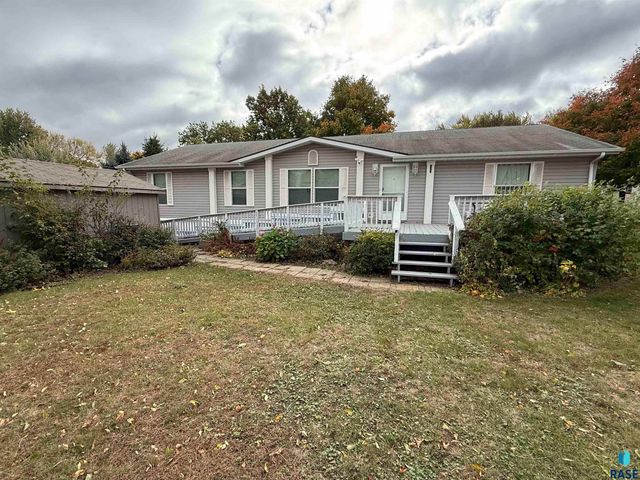 135 E Orleans Pl Place, Sioux Falls, SD 57110