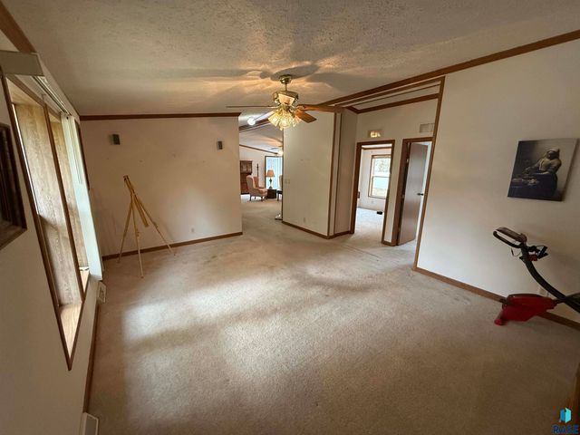 135 E Orleans Pl Place, Sioux Falls, SD 57110