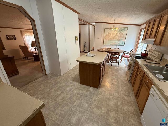 135 E Orleans Pl Place, Sioux Falls, SD 57110