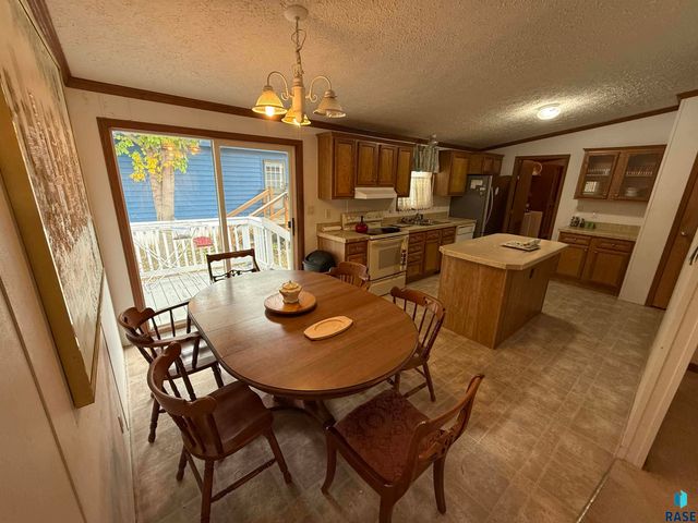 135 E Orleans Pl Place, Sioux Falls, SD 57110