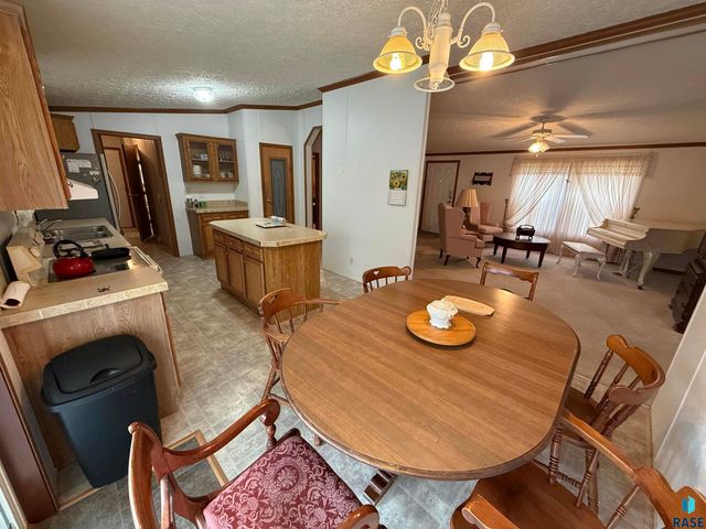 135 E Orleans Pl Place, Sioux Falls, SD 57110