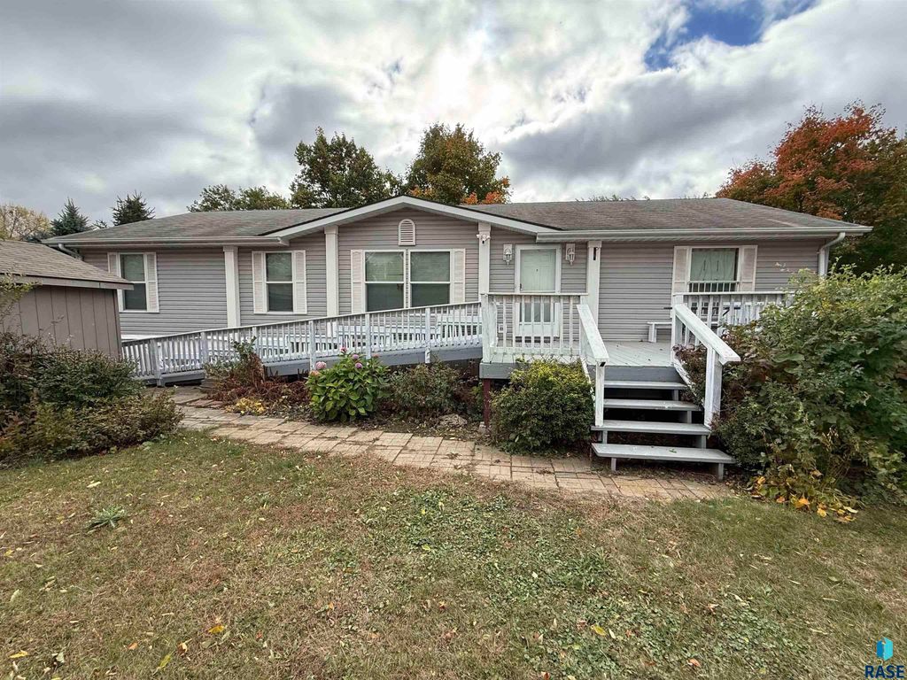 135 E Orleans Pl Place, Sioux Falls, SD 57110