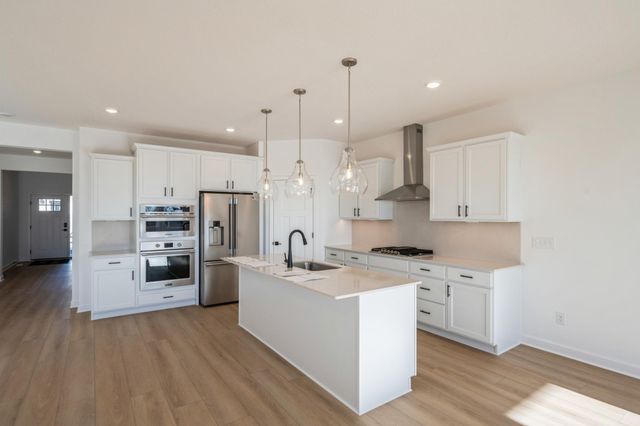 5192 Long Pointe Bay, Woodbury, MN 55129