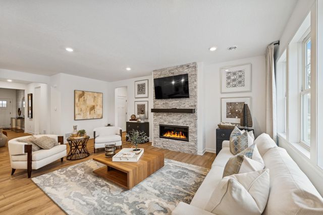 5192 Long Pointe Bay, Woodbury, MN 55129