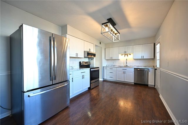 2515 Bishop Circle, Jeffersonville, IN 47130