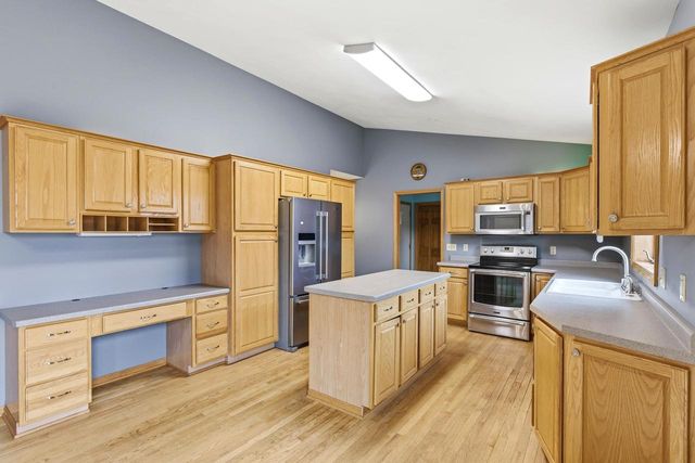 2734 Brooks Ridge Drive, Sun Prairie, WI 53590