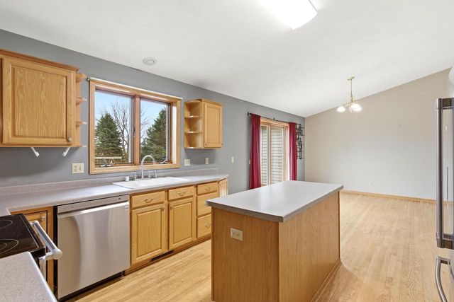 2734 Brooks Ridge Drive, Sun Prairie, WI 53590