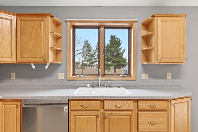 2734 Brooks Ridge Drive, Sun Prairie, WI 53590