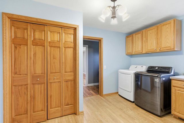 2734 Brooks Ridge Drive, Sun Prairie, WI 53590