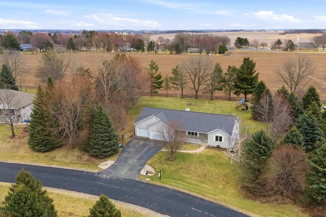 2734 Brooks Ridge Drive, Sun Prairie, WI 53590