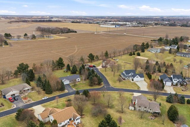 2734 Brooks Ridge Drive, Sun Prairie, WI 53590