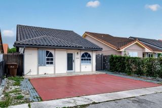 2141 W 53rd St 1, Hialeah, FL 33016