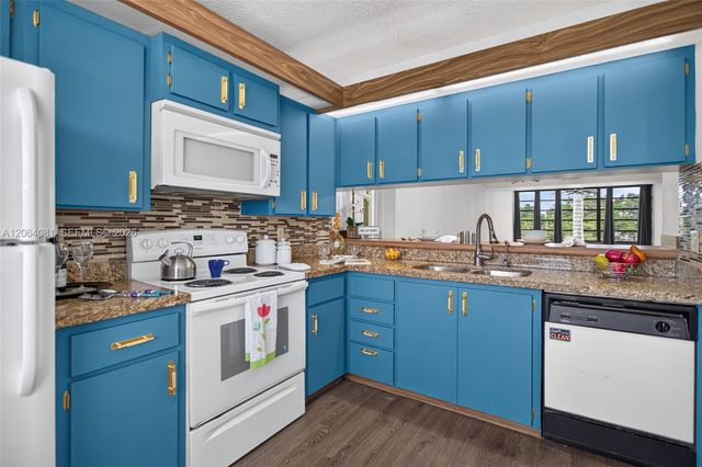 1713 Whitehall Drive 306, Davie, FL 33324