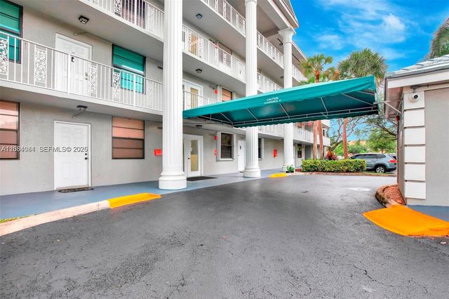 1713 Whitehall Drive 306, Davie, FL 33324