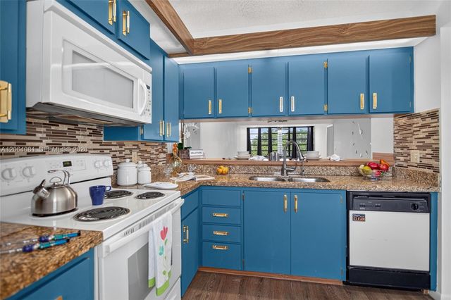 1713 Whitehall Drive 306, Davie, FL 33324