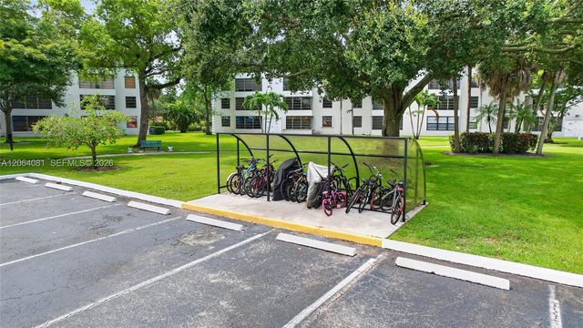 1713 Whitehall Drive 306, Davie, FL 33324