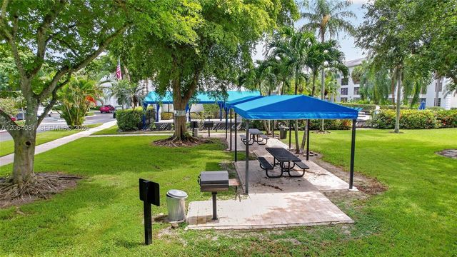 1713 Whitehall Drive 306, Davie, FL 33324