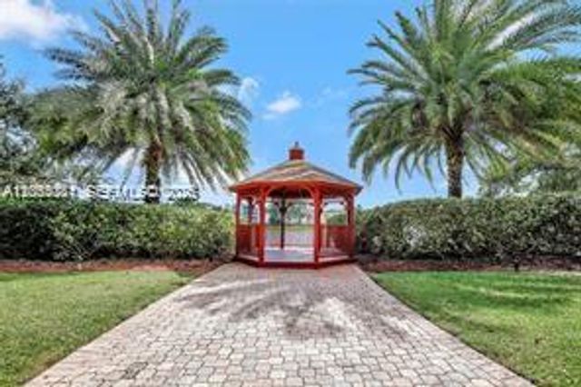 1713 Whitehall Drive 306, Davie, FL 33324