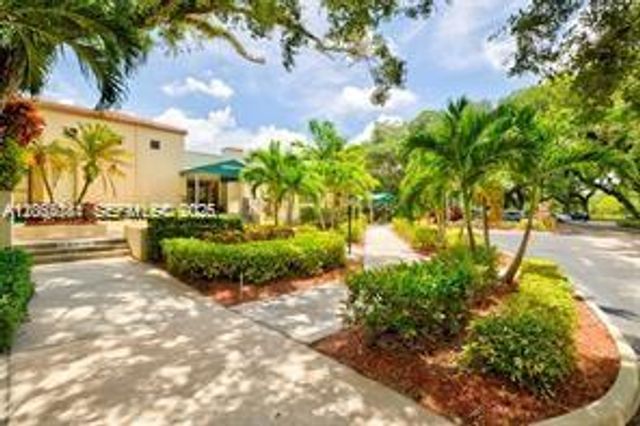 1713 Whitehall Drive 306, Davie, FL 33324