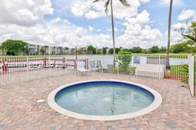 1713 Whitehall Drive 306, Davie, FL 33324
