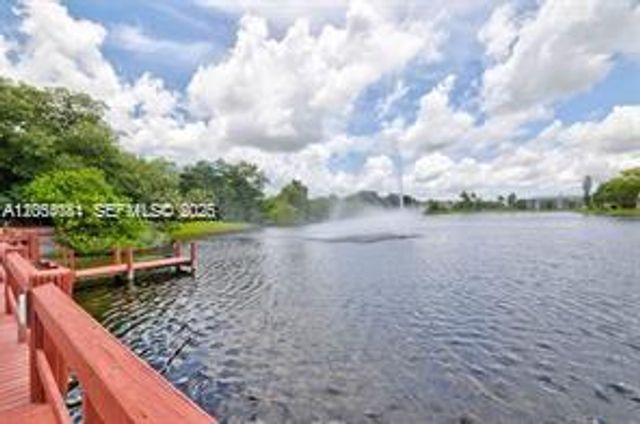 1713 Whitehall Drive 306, Davie, FL 33324