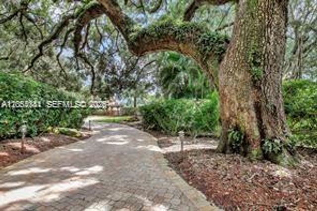 1713 Whitehall Drive 306, Davie, FL 33324