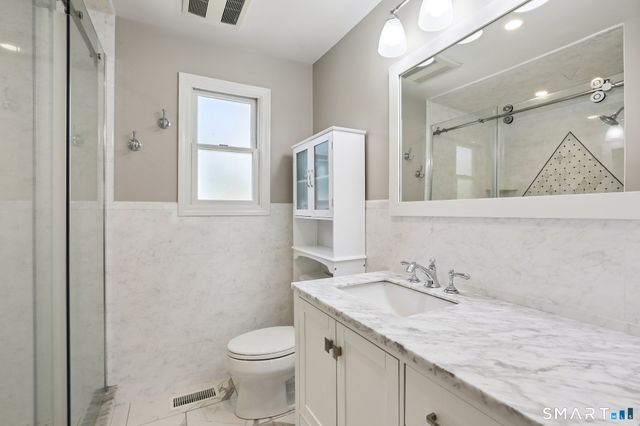 4 Candlewood Road, New Fairfield, CT 06812