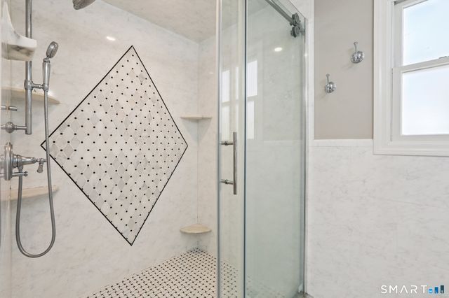 4 Candlewood Road, New Fairfield, CT 06812