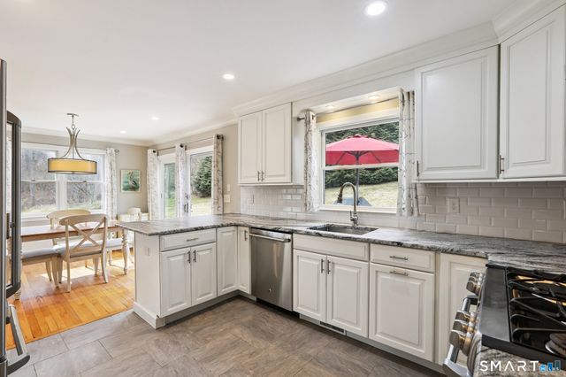 4 Candlewood Road, New Fairfield, CT 06812