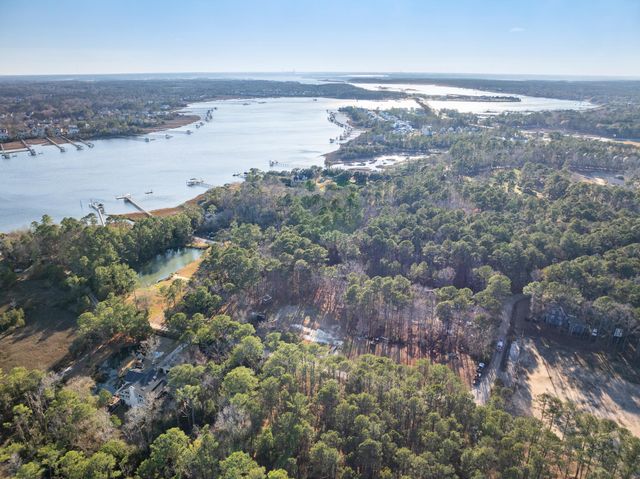 815 Yaupon Drive, Charleston, SC 29492