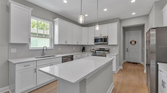 1221 KING AVENUE, Lakeland, FL 33803