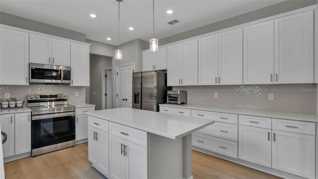 1221 KING AVENUE, Lakeland, FL 33803