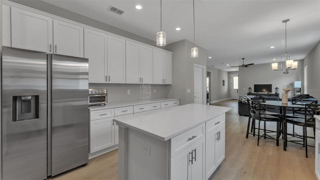 1221 KING AVENUE, Lakeland, FL 33803