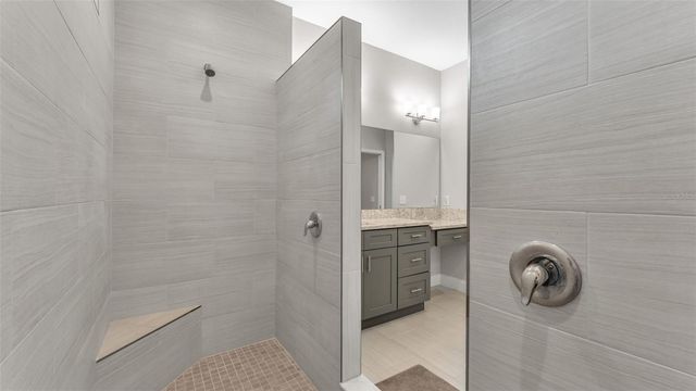 1221 KING AVENUE, Lakeland, FL 33803