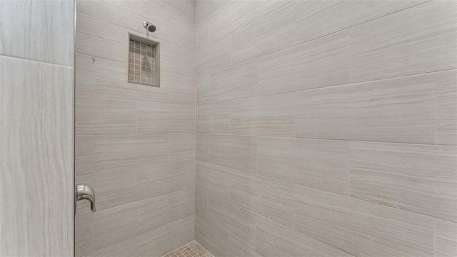 1221 KING AVENUE, Lakeland, FL 33803